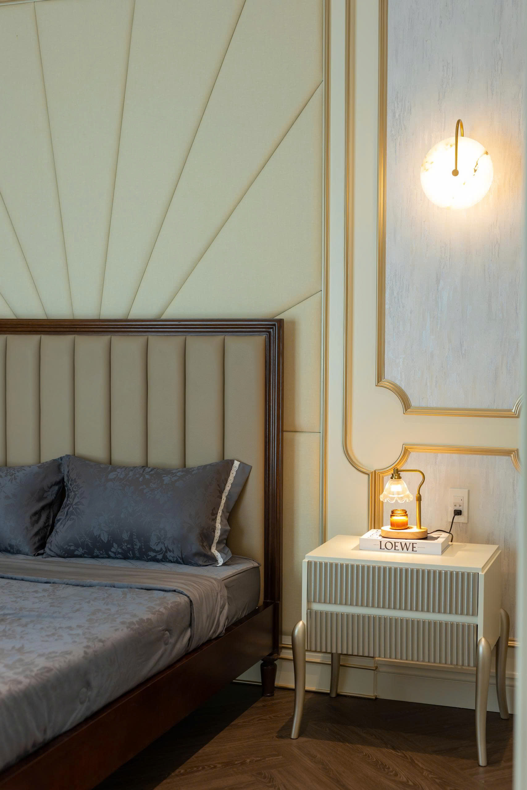 Tap đầu giường